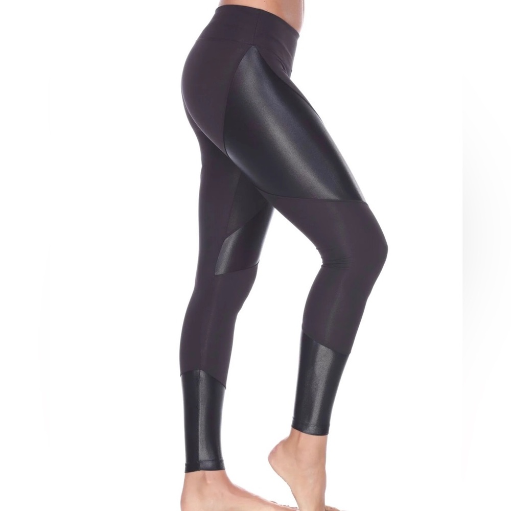 Koral Forge Mid Rise Legging in Black